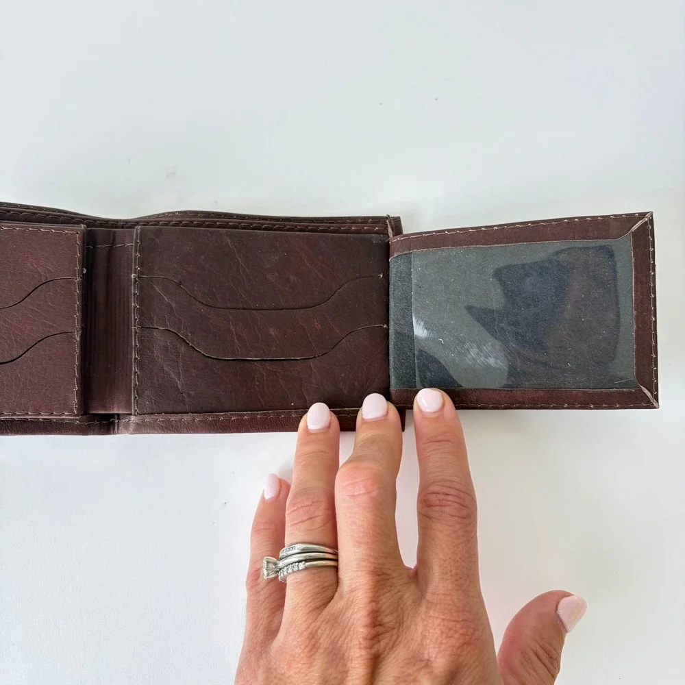 Puro Cuero Brown Leather Bifold Wallet with ID Window and Card Slots Mens